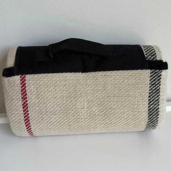 NWOT Costco Packable Outdoor Picnic Blanket Tan Black Red Plaid Nova Check - Picture 5 of 9